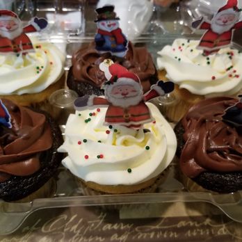 Sweetly Spoiled Treats - Chocolate and Vanilla Cupcakes - Desserts Near Me Sweetly Spoiled Treats - Chocolate and Vanilla Cupcakes - Desserts Near Me
