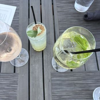6Smith - Rose, Hugo sprits - Seafood Near Me - Wayzata, Minnesota