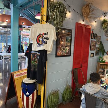Cocotazo - Ambiance - Puerto Rican Near Me - New York, New York