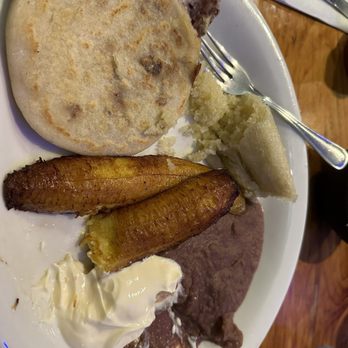 El Cuscatlan Restaurant - Platanazo - Salvadoran Near Me - Hercules, California