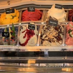 Góralskie Praliny - Amazing ice cream you can sample n sooo cheap