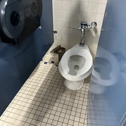 Villa Sport Fitness - Meridian - Nasty Bathroom 12/24/22