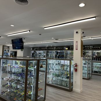 1. Manhattan Beach Smoke Shop