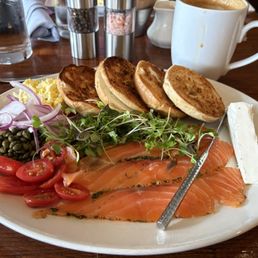 HOUSE CURED SALMON GRAVLAX