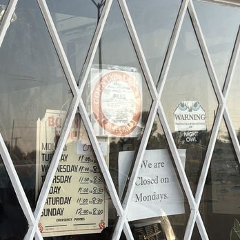 Alaskan Fish & Chips - Hours and sign showing closed Mondays - Fish & Chips Near Me - Westminster, California