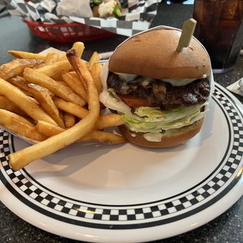 Cool Cat Cafe - Jailhouse Rock burger - American Near Me - Pismo Beach, California Cool Cat Cafe - Jailhouse Rock burger - American Near Me - Pismo Beach, California