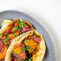 Uno Más Taco Shop