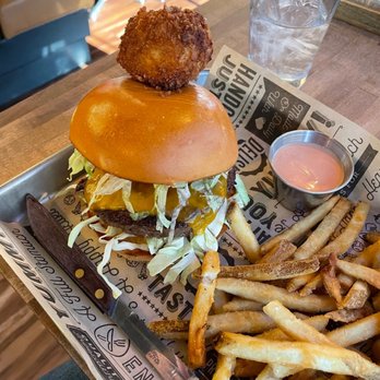 Eight Thirty Common - Gastropubs Near Me - Meridian, Idaho