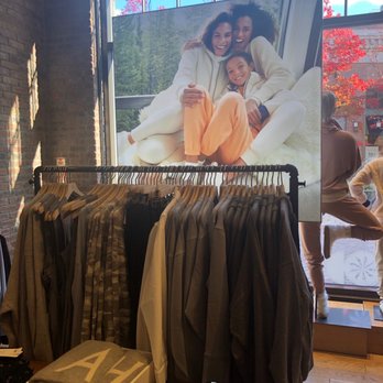 Athleta - Sports Wear Near Me - Richmond, Virginia