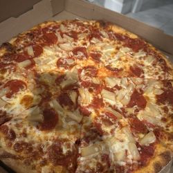 Pepperoni/Pineapple Pizza *Chef's kiss*
