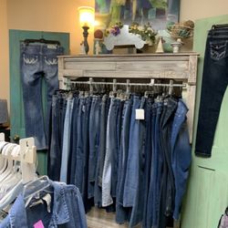 Junk in the Trunk Resale & Boutique - Jeans
