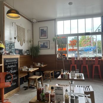 Fat's Fried Chicken & Waffles - Interior - Southern Near Me - Seattle, Washington