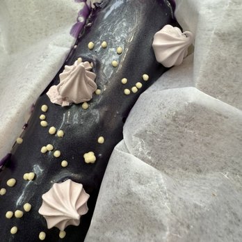Supermoon Bakehouse - Ube Eclair - Bakeries Near Me - New York, New York