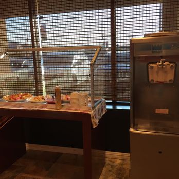 New Royal Dragon - Dessert bar & ice cream machine. Right at front of dining room. - Chinese Near Me - Tulsa, Oklahoma