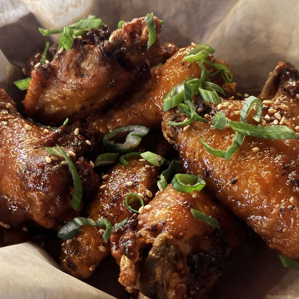 Schwing Wings -guava, buffalo, Sriracha blend