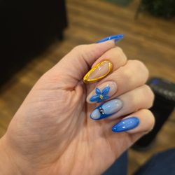 Mack’s Manicures