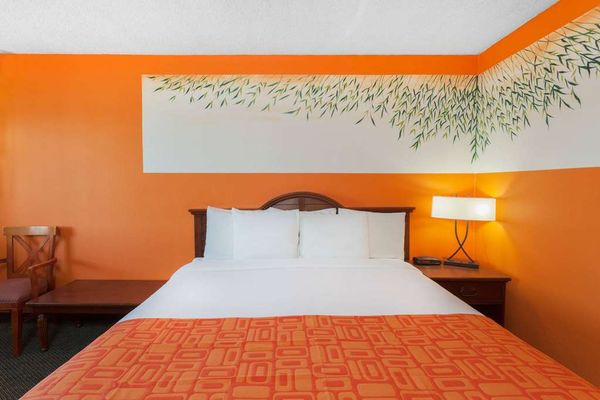 Howard Johnson by Wyndham Yuma by null