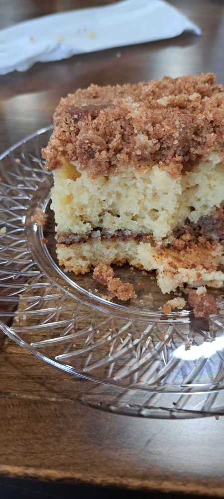 Sweet Traveler Patisserie Logo