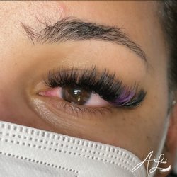 Awaken Lash - Full Volume Set. Cat Eye style with a pop of color. Add color to your lash set anytime :)
