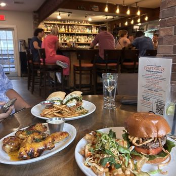 Southern Yankee Crafthouse - Ciabatta Burratta Tomat-a Southern Yankee Craft Burger and mango habanero wings - Cocktail Bars Near Me - Houston, Texas Southern Yankee Crafthouse - Ciabatta Burratta Tomat-a Southern Yankee Craft Burger and mango habanero wings - Cocktail Bars Near Me - Houston, Texas