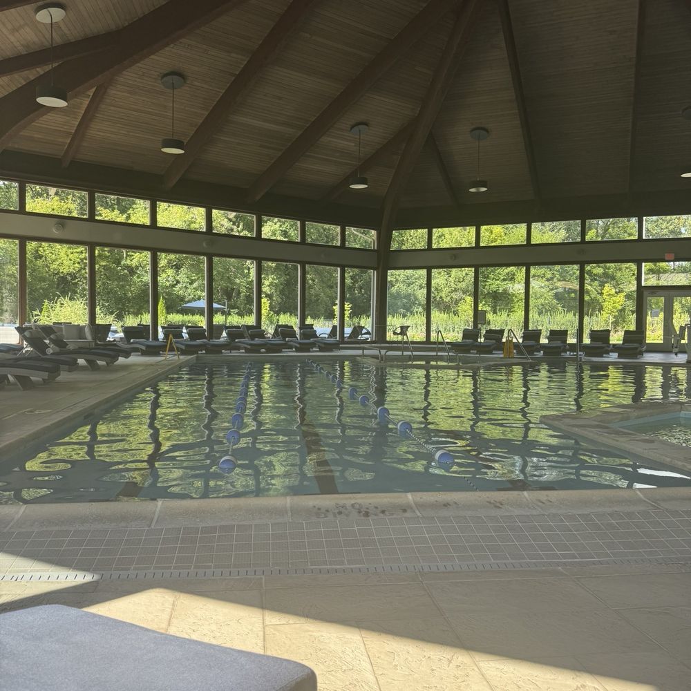 Avani Spa - Pool - Day Spas Near Me - Fontana, Wisconsin