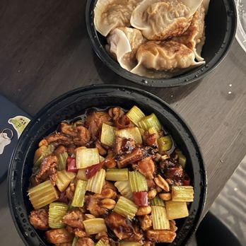 OOHU - Kung Pao Chicken / Pan Fried Dumplings (6) - Szechuan Near Me - New York, New York OOHU - Kung Pao Chicken / Pan Fried Dumplings (6) - Szechuan Near Me - New York, New York