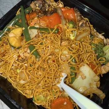 Mekong Restaurant - #43 with lo mein noodles and chicken - Thai Near Me - Olympia, Washington