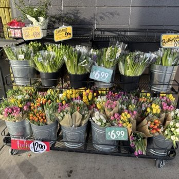 Trader Joe's - Fresh flowers and a great price. I bought the tulips - Grocery Near Me - Coeur d'Alene, Idaho Trader Joe's - Fresh flowers and a great price. I bought the tulips - Grocery Near Me - Coeur d'Alene, Idaho