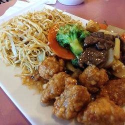 Golden Dragon - Lunch special L6 i switch deepb fried prawn  for beef cho suey.