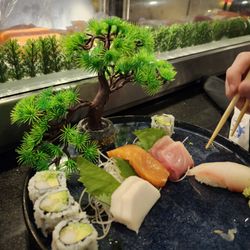 Sumo Japanese Steakhouse & Sushi Bar - Sashimi / Nigiri plate