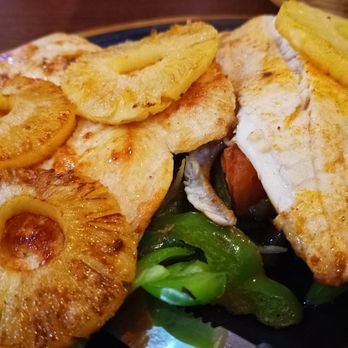 El Cubilete - Chicken [L] and fish [R] - Mexican Near Me - Niagara Falls, New York