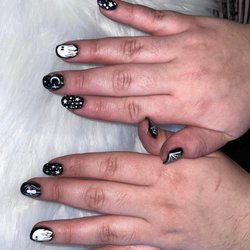 Nails 4 U