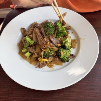Ruang Tong - 33. Pad See Ew with Duck - Thai Near Me - Richmond, Virginia Ruang Tong - 33. Pad See Ew with Duck - Thai Near Me - Richmond, Virginia