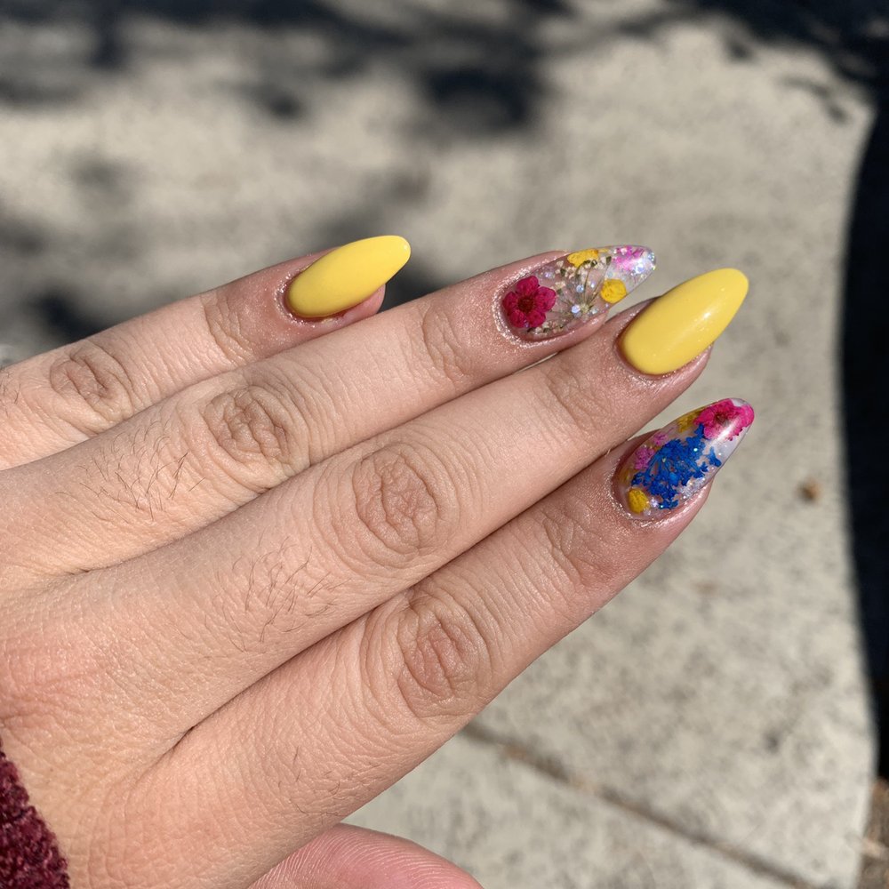 Dorita's Nails - Nail Salons Near Me - Rialto, California