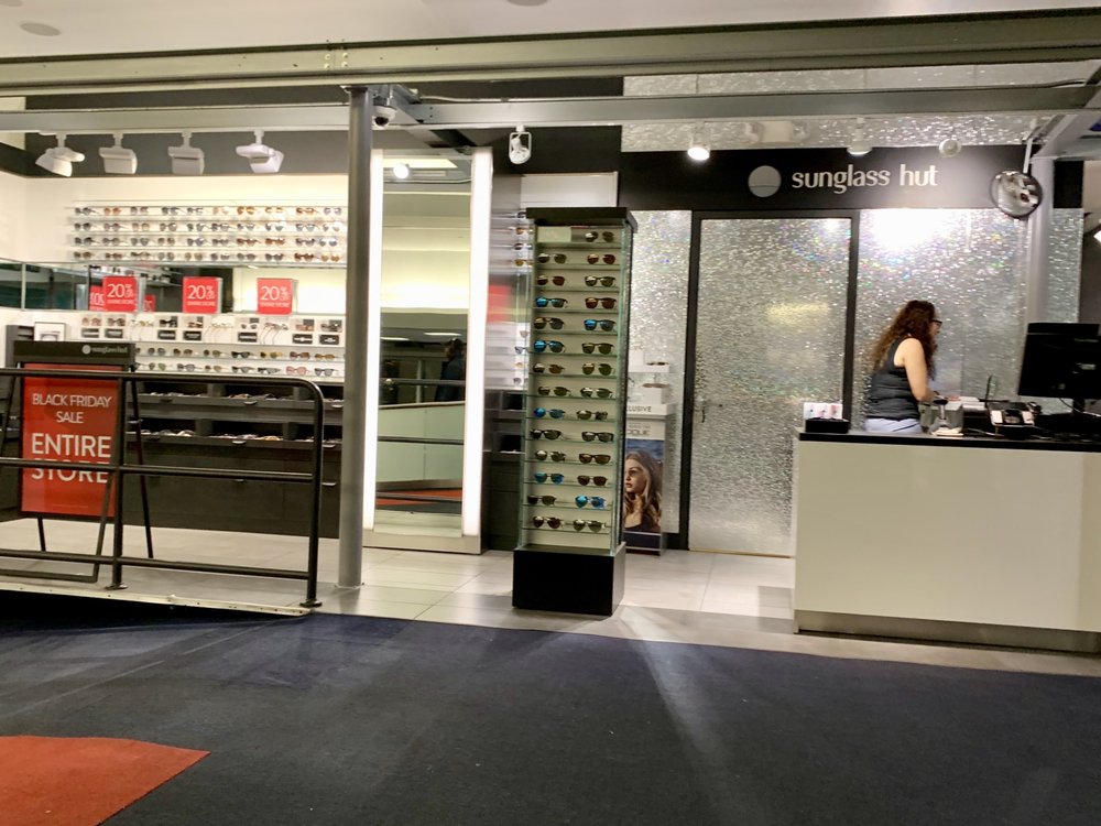 SUNGLASS HUT INTERNATIONAL Updated August 2024 La Guardia Airport C