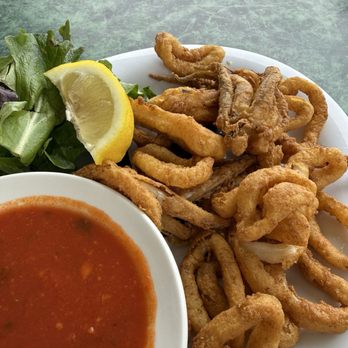 Jackie's Too Restaurant - Fried Calamari and zesty marinara sauce - Seafood Near Me - Ogunquit, Maine