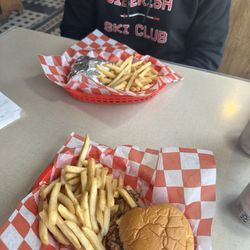 The Royal Diner - Fried chicken sandwich and smash burger