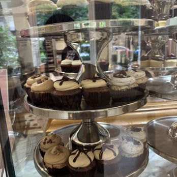 Georgetown Cupcake - Bakeries Near Me - Bethesda, Maryland