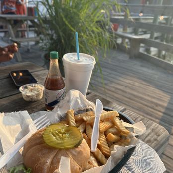 Dewey Destin Seafood - grilled chicken sandwich - Seafood Near Me - Destin, Florida