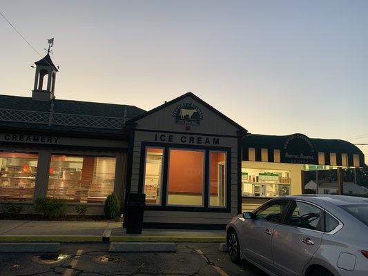 Newport Creamery by null