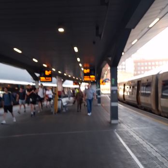 London Bridge Station - Platform - Public Transportation Near Me - London, XGL London Bridge Station - Platform - Public Transportation Near Me - London, XGL