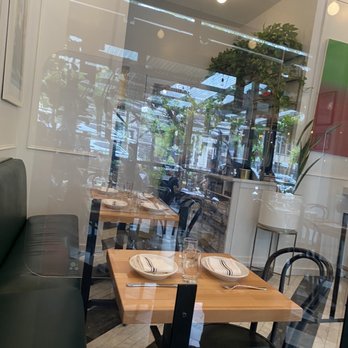 Fumo - Plastic btwn tables - Pizza Near Me - New York, New York Fumo - Plastic btwn tables - Pizza Near Me - New York, New York