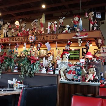 Beez Holgate Station - Betty Boop and  Christmas - Breakfast & Brunch Near Me - Portland, Oregon