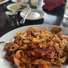 Shrimp fradiavalo with fettuccine Shrimp fradiavalo with fettuccine