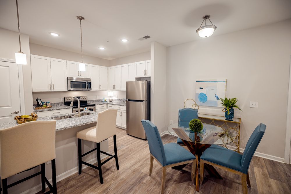 GRAND OAKS APARTMENTS 10 Photos 185 Rosewood Lp, Burlington, North