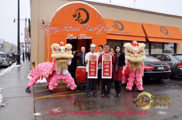 Foto zu Go Kung Fu - Lily Lau Eagle Claw Kung Fu - Chicago, IL, Vereinigte Staaten. Preforming Lion Dance at local grand opening of a Chinese Restaurant in Chicago