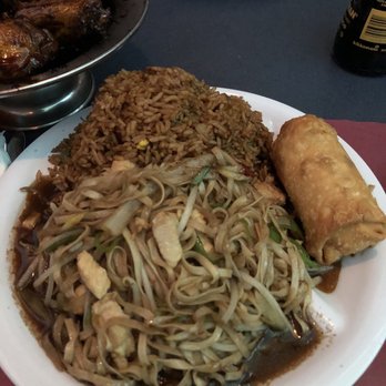 Islander Restaurant - Chicken lo-mein combination plate. - Chinese Near Me - Warwick, Rhode Island