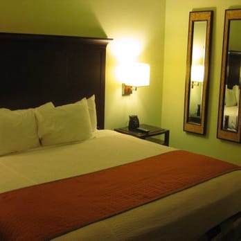 Embassy Suites by Hilton Valencia - king bed! - Hotels Near Me - Valencia, California Embassy Suites by Hilton Valencia - king bed! - Hotels Near Me - Valencia, California