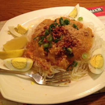 Max's Restaurant - Glendale - Pancit Palabok - Filipino Near Me - Glendale, California Max's Restaurant - Glendale - Pancit Palabok - Filipino Near Me - Glendale, California