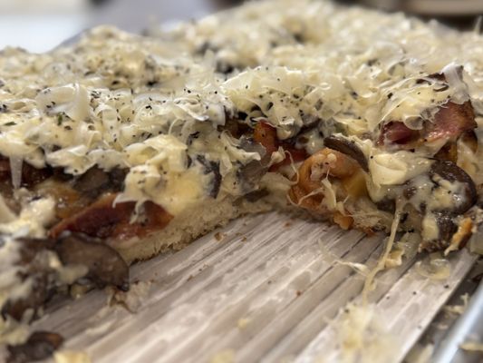 Descendant Detroit Style Pizza by null